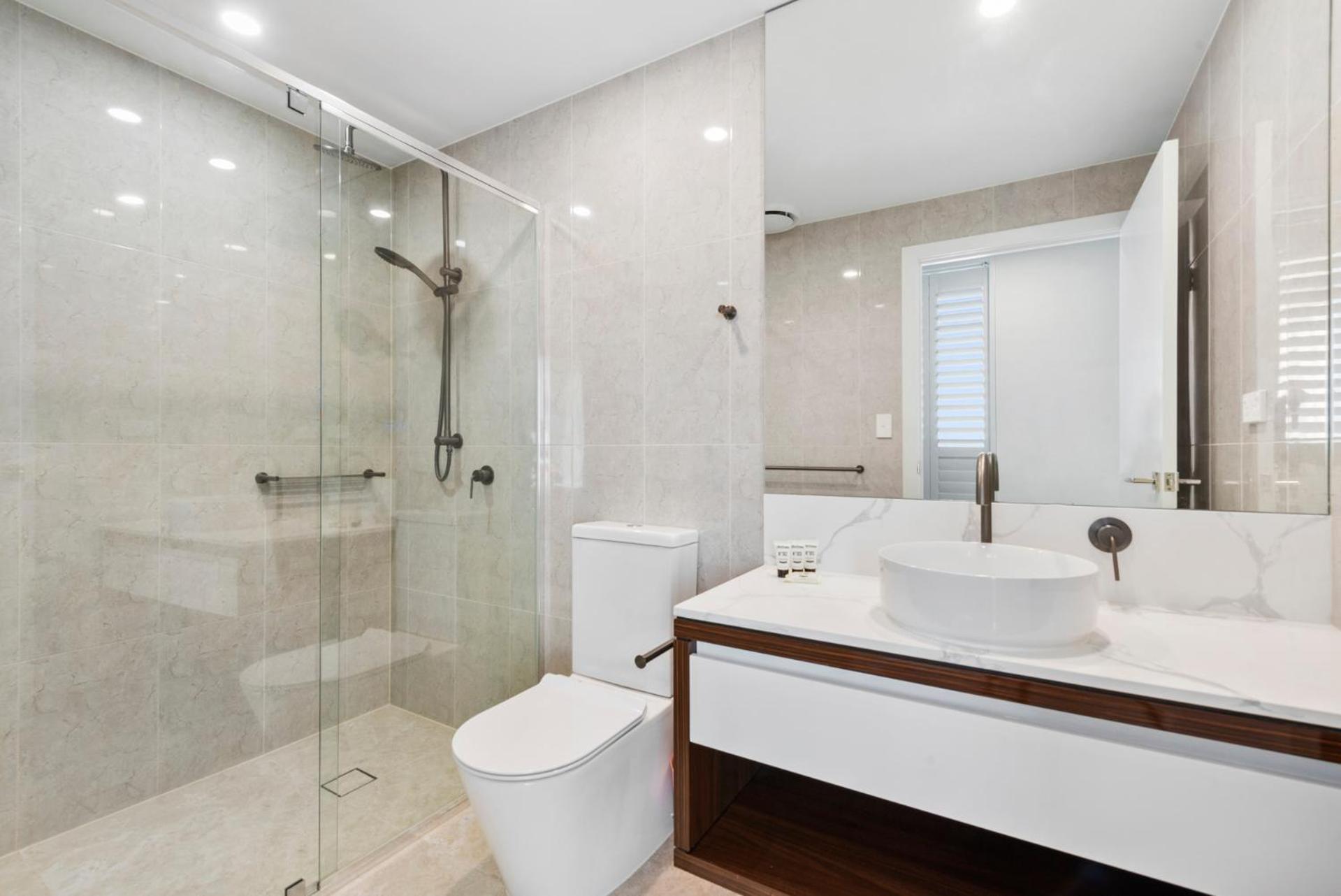 Luxury 3-br With Breathtaking Views Apartment *