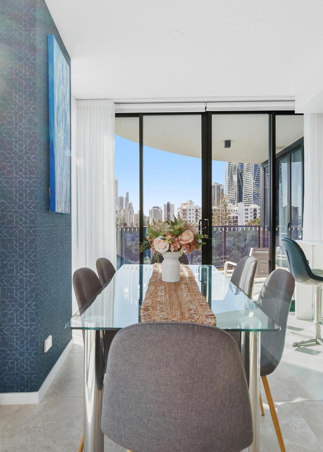 Luxury 3-br With Breathtaking Views Apartment
